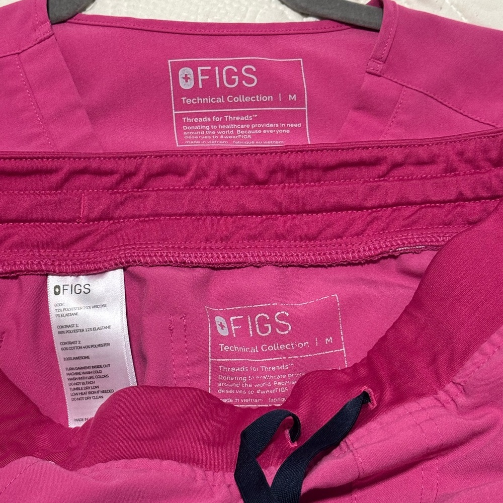 SOLD ✨ FIGS Electric Orchid Scrub Set — Catarina Top + Zamora Joggers (Medium) - Picture 8 of 10